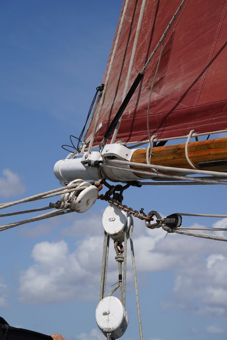 bateau de plaisance : ketch aurique de grande croisière, ex-harenguier (588807 H) dit Notre-Dame-des-Flots