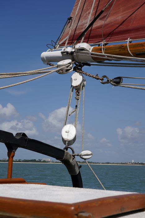 bateau de plaisance : ketch aurique de grande croisière, ex-harenguier (588807 H) dit Notre-Dame-des-Flots
