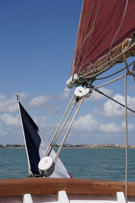 bateau de plaisance : ketch aurique de grande croisière, ex-harenguier (588807 H) dit Notre-Dame-des-Flots