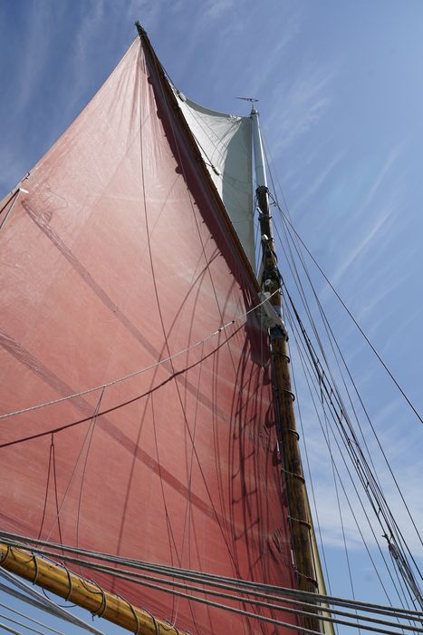 bateau de plaisance : ketch aurique de grande croisière, ex-harenguier (588807 H) dit Notre-Dame-des-Flots