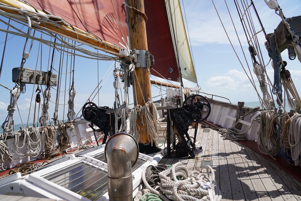 bateau de plaisance : ketch aurique de grande croisière, ex-harenguier (588807 H) dit Notre-Dame-des-Flots