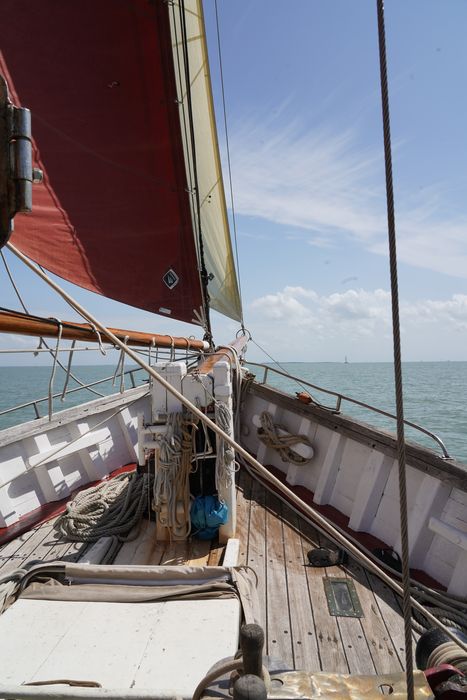 bateau de plaisance : ketch aurique de grande croisière, ex-harenguier (588807 H) dit Notre-Dame-des-Flots