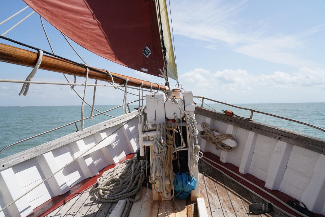 bateau de plaisance : ketch aurique de grande croisière, ex-harenguier (588807 H) dit Notre-Dame-des-Flots