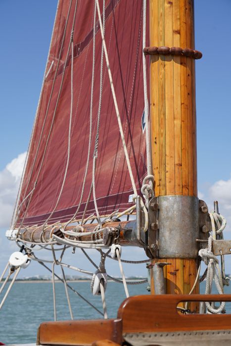 bateau de plaisance : ketch aurique de grande croisière, ex-harenguier (588807 H) dit Notre-Dame-des-Flots