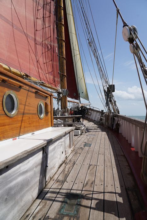 bateau de plaisance : ketch aurique de grande croisière, ex-harenguier (588807 H) dit Notre-Dame-des-Flots