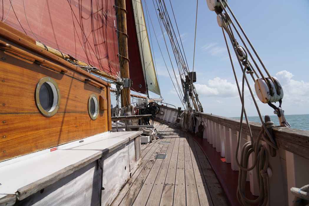 bateau de plaisance : ketch aurique de grande croisière, ex-harenguier (588807 H) dit Notre-Dame-des-Flots