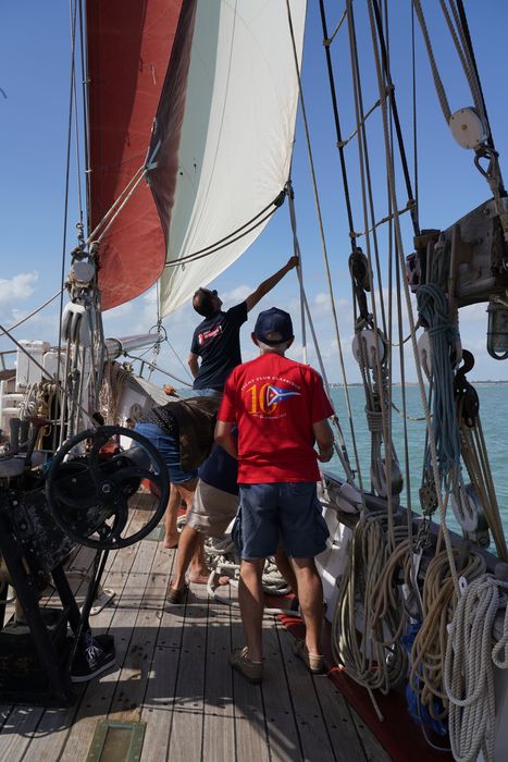 bateau de plaisance : ketch aurique de grande croisière, ex-harenguier (588807 H) dit Notre-Dame-des-Flots