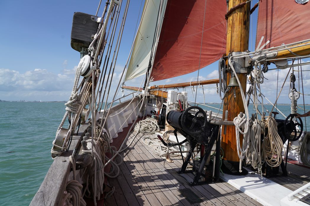 bateau de plaisance : ketch aurique de grande croisière, ex-harenguier (588807 H) dit Notre-Dame-des-Flots