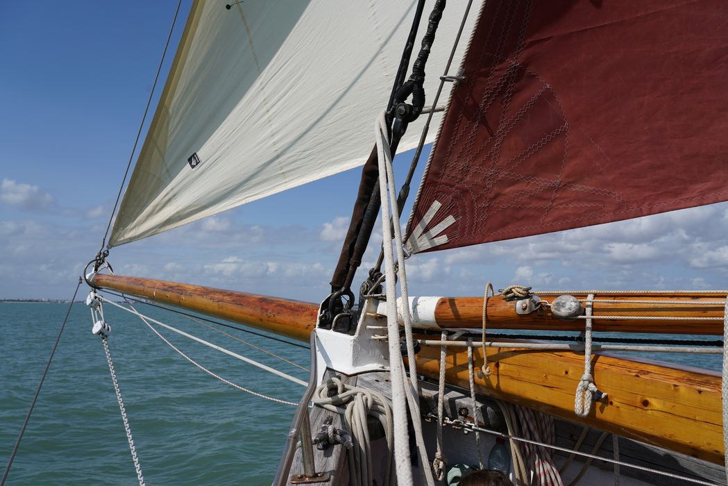 bateau de plaisance : ketch aurique de grande croisière, ex-harenguier (588807 H) dit Notre-Dame-des-Flots