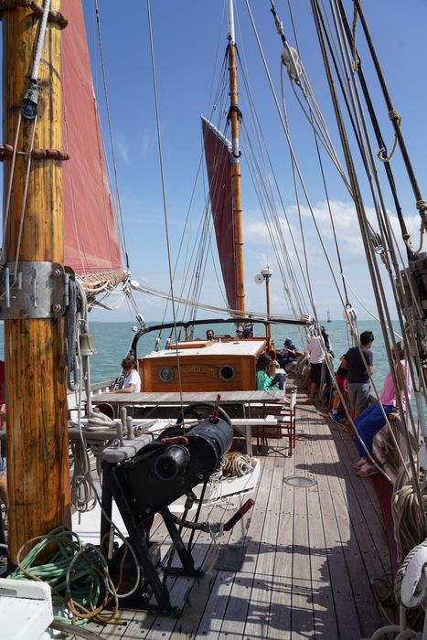 bateau de plaisance : ketch aurique de grande croisière, ex-harenguier (588807 H) dit Notre-Dame-des-Flots