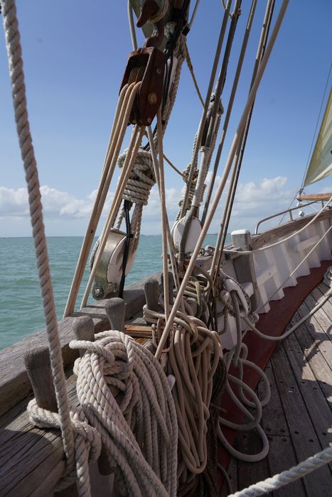 bateau de plaisance : ketch aurique de grande croisière, ex-harenguier (588807 H) dit Notre-Dame-des-Flots