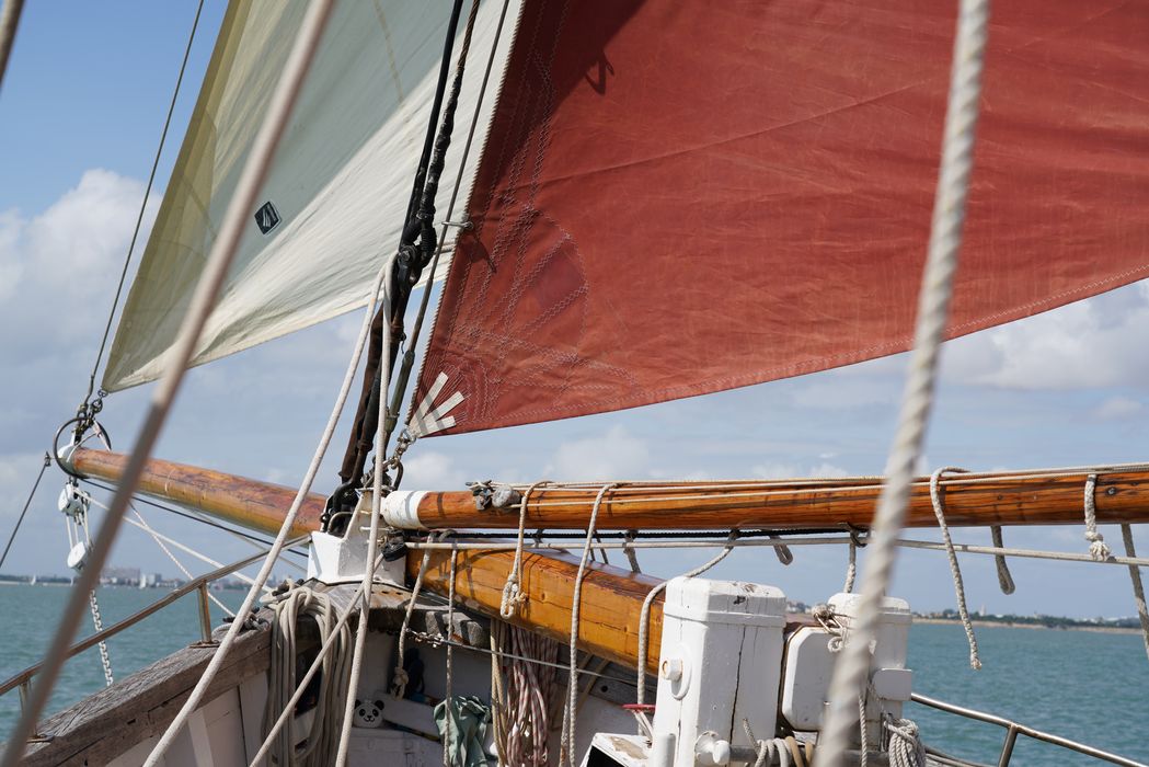bateau de plaisance : ketch aurique de grande croisière, ex-harenguier (588807 H) dit Notre-Dame-des-Flots