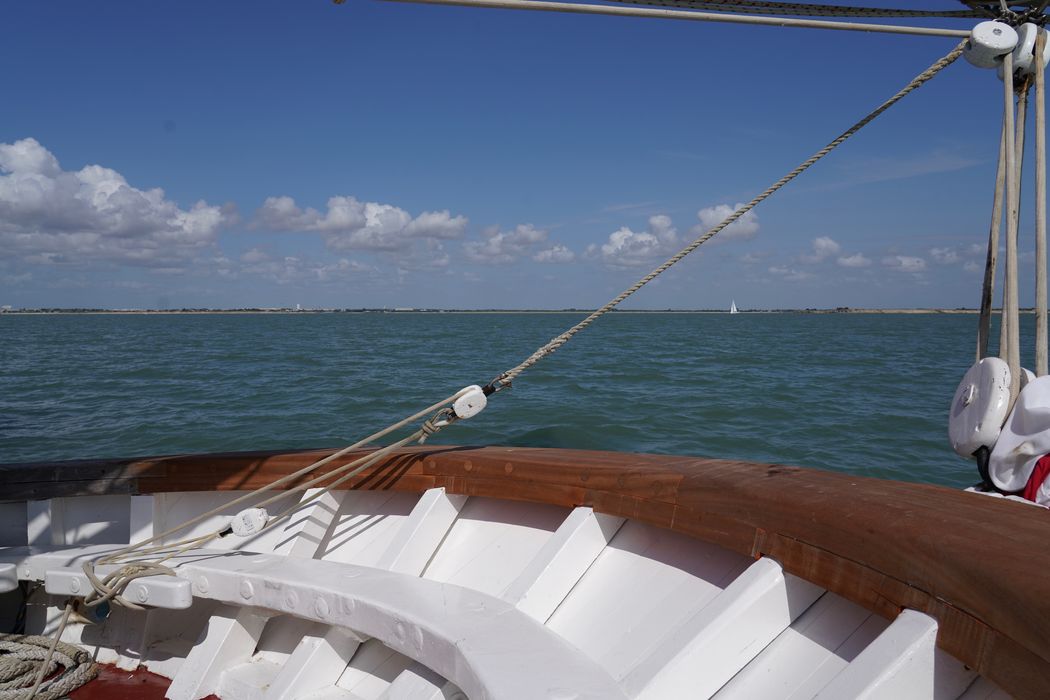 bateau de plaisance : ketch aurique de grande croisière, ex-harenguier (588807 H) dit Notre-Dame-des-Flots