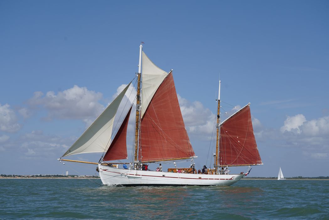 Bateau de plaisance : ketch aurique de grande croisière, ex-harenguier (588807 H) dit Notre-Dame-des-Flots