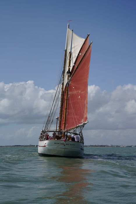 bateau de plaisance : ketch aurique de grande croisière, ex-harenguier (588807 H) dit Notre-Dame-des-Flots