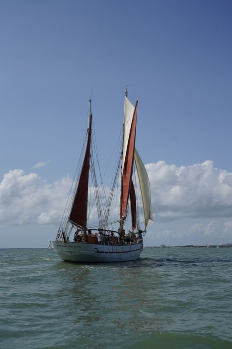 bateau de plaisance : ketch aurique de grande croisière, ex-harenguier (588807 H) dit Notre-Dame-des-Flots