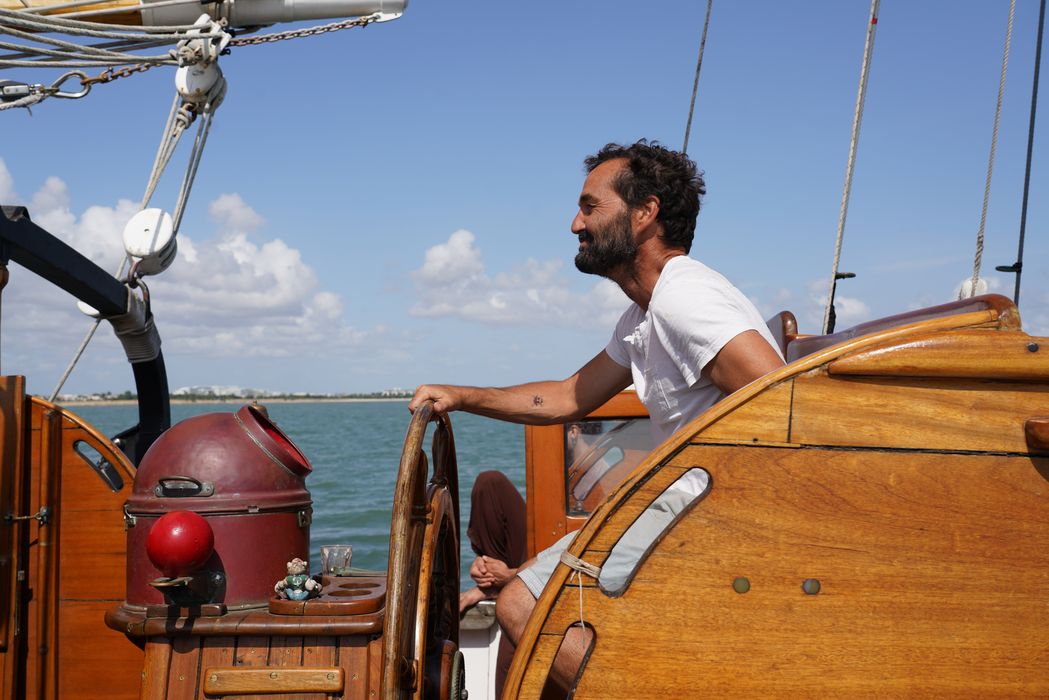 bateau de plaisance : ketch aurique de grande croisière, ex-harenguier (588807 H) dit Notre-Dame-des-Flots
