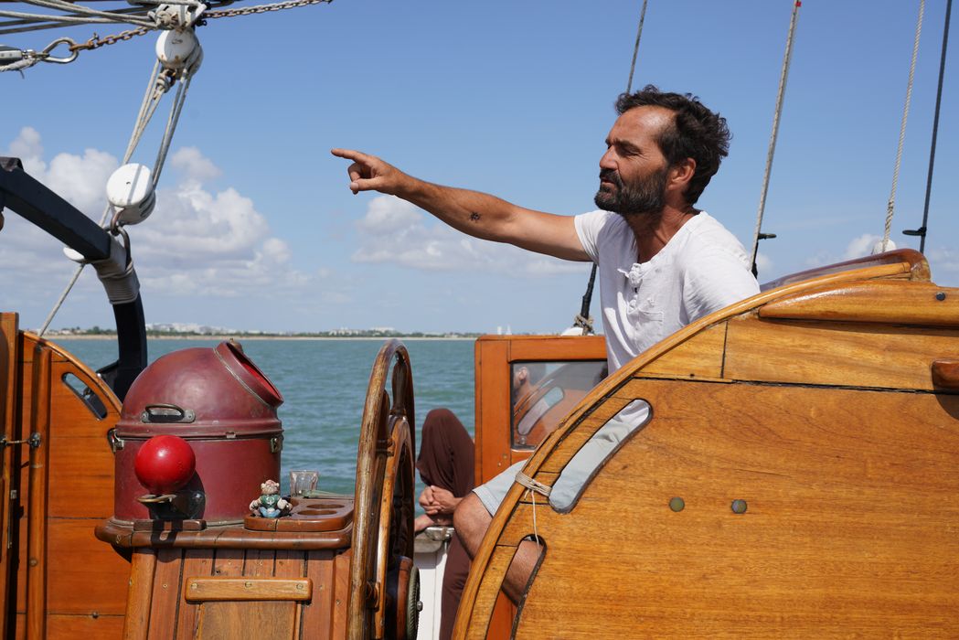 bateau de plaisance : ketch aurique de grande croisière, ex-harenguier (588807 H) dit Notre-Dame-des-Flots