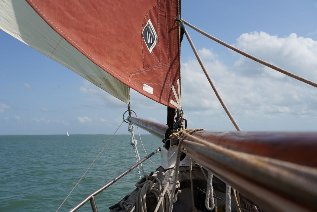bateau de plaisance : ketch aurique de grande croisière, ex-harenguier (588807 H) dit Notre-Dame-des-Flots