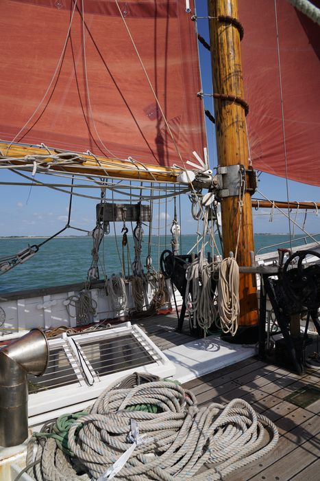 bateau de plaisance : ketch aurique de grande croisière, ex-harenguier (588807 H) dit Notre-Dame-des-Flots