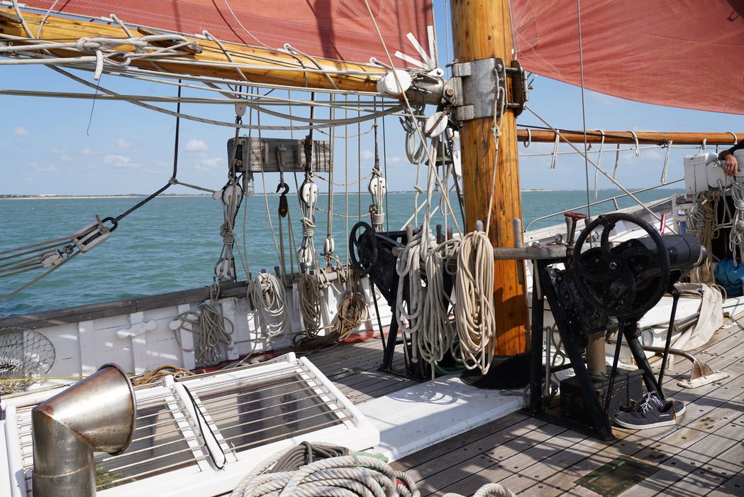 bateau de plaisance : ketch aurique de grande croisière, ex-harenguier (588807 H) dit Notre-Dame-des-Flots