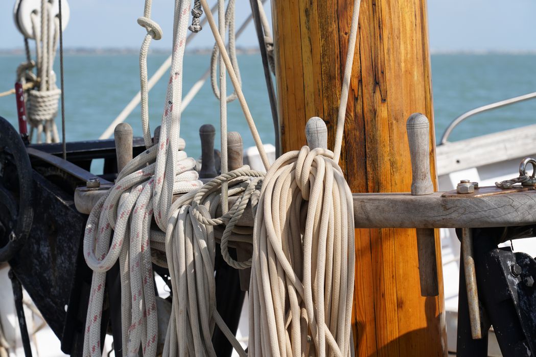 bateau de plaisance : ketch aurique de grande croisière, ex-harenguier (588807 H) dit Notre-Dame-des-Flots