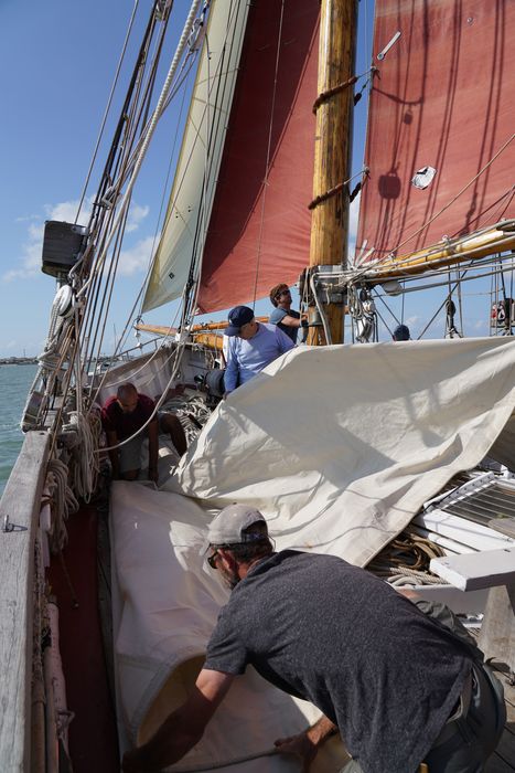bateau de plaisance : ketch aurique de grande croisière, ex-harenguier (588807 H) dit Notre-Dame-des-Flots