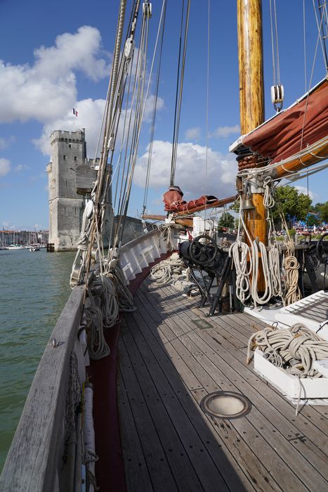 bateau de plaisance : ketch aurique de grande croisière, ex-harenguier (588807 H) dit Notre-Dame-des-Flots