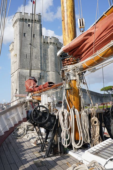 bateau de plaisance : ketch aurique de grande croisière, ex-harenguier (588807 H) dit Notre-Dame-des-Flots