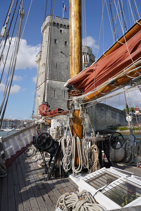 bateau de plaisance : ketch aurique de grande croisière, ex-harenguier (588807 H) dit Notre-Dame-des-Flots