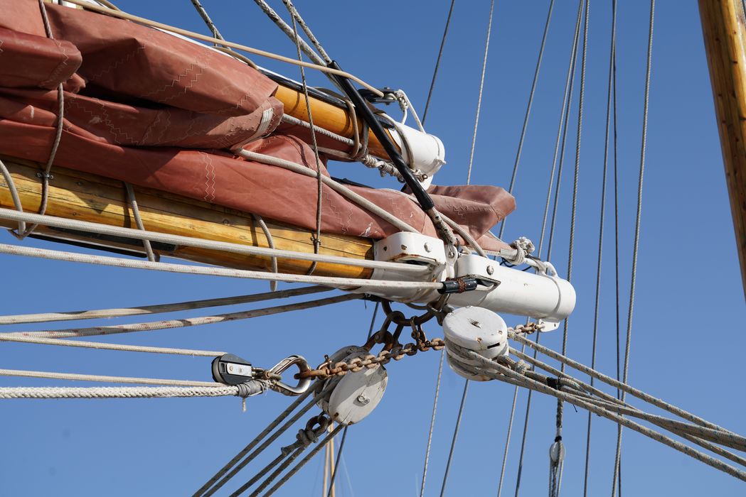 bateau de plaisance : ketch aurique de grande croisière, ex-harenguier (588807 H) dit Notre-Dame-des-Flots