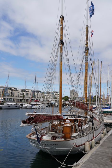 bateau de plaisance : ketch aurique de grande croisière, ex-harenguier (588807 H) dit Notre-Dame-des-Flots
