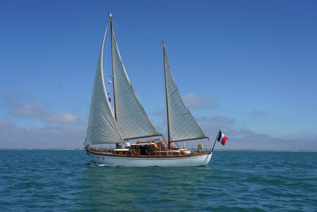 bateau de plaisance : ketch dit Dauphin vert