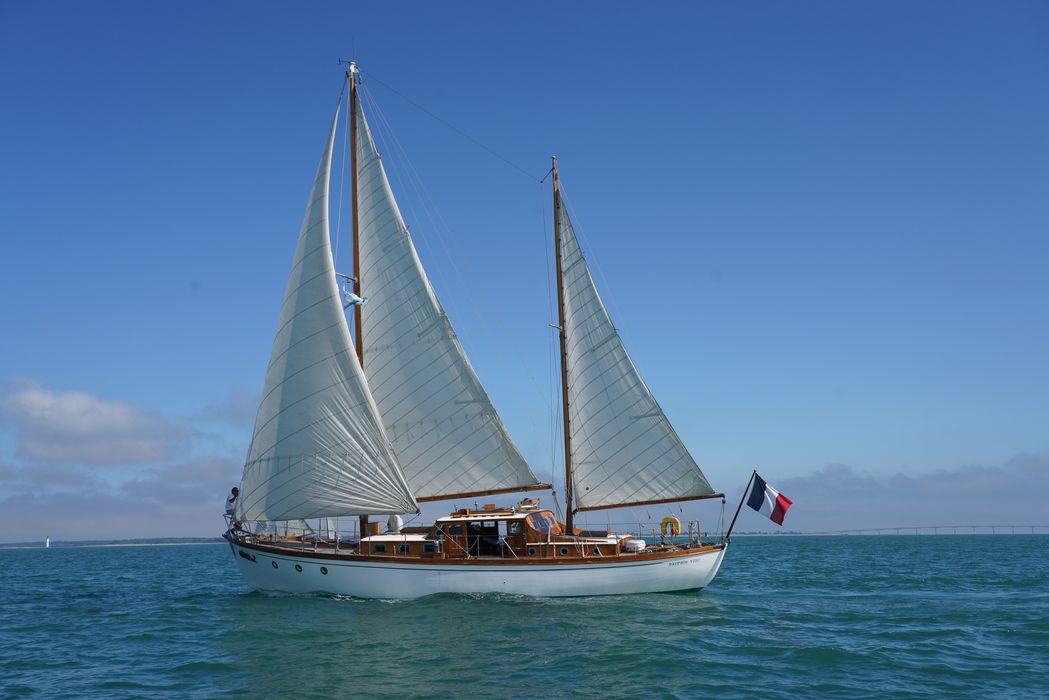 bateau de plaisance : ketch dit Dauphin vert