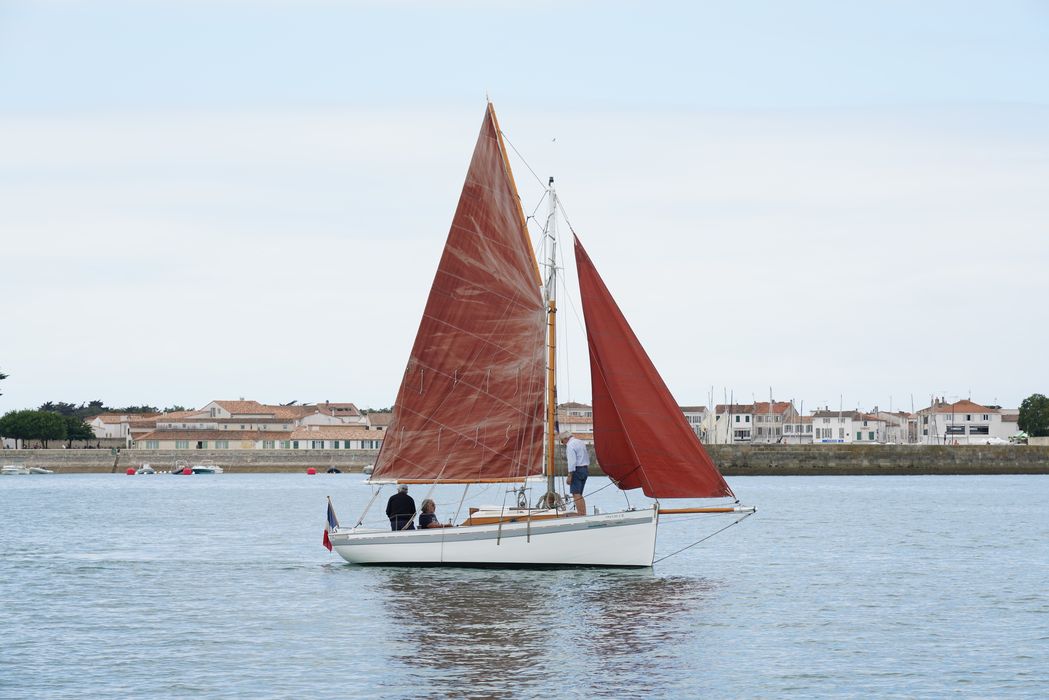 bateau de plaisance : canot, MN 6463, dit 'Petit salé'