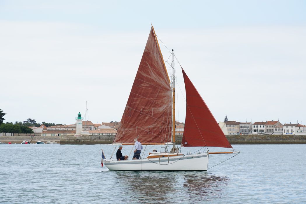 bateau de plaisance : canot, MN 6463, dit 'Petit salé'
