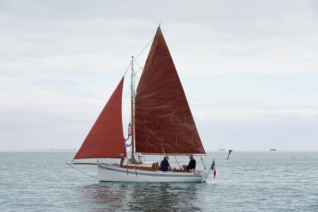 bateau de plaisance : canot, MN 6463, dit 'Petit salé'