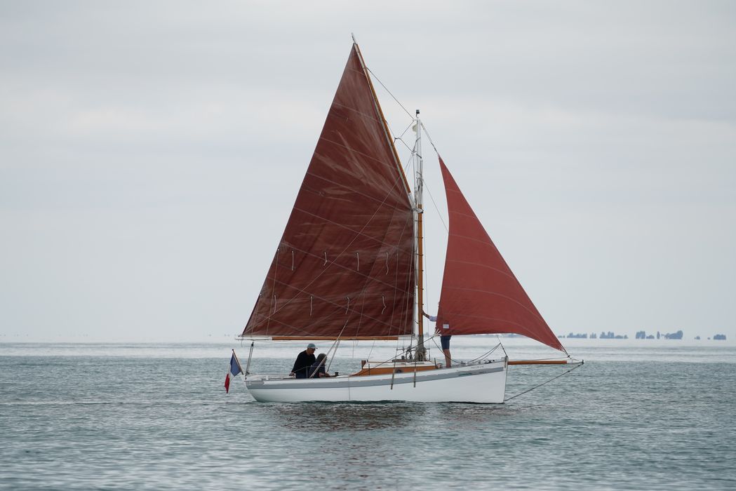 bateau de plaisance : canot, MN 6463, dit 'Petit salé'