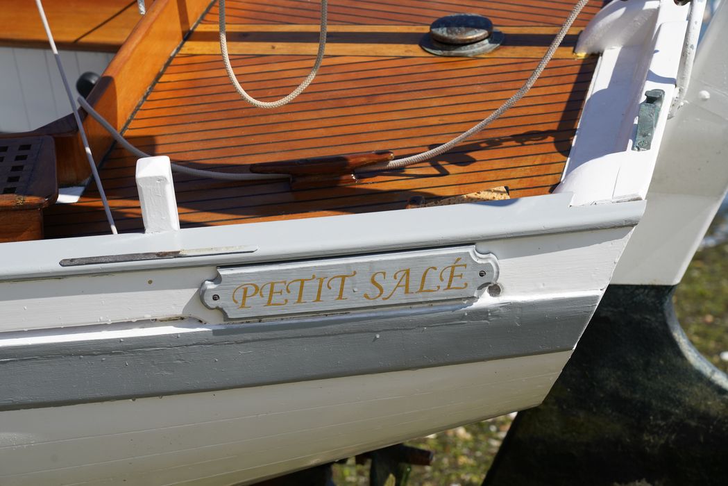 bateau de plaisance : canot, MN 6463, dit 'Petit salé'
