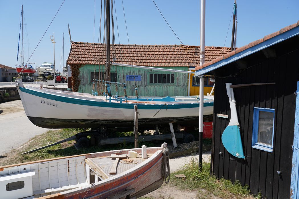 Bateau Collecteur II, bac ostréicole à cabine arrière