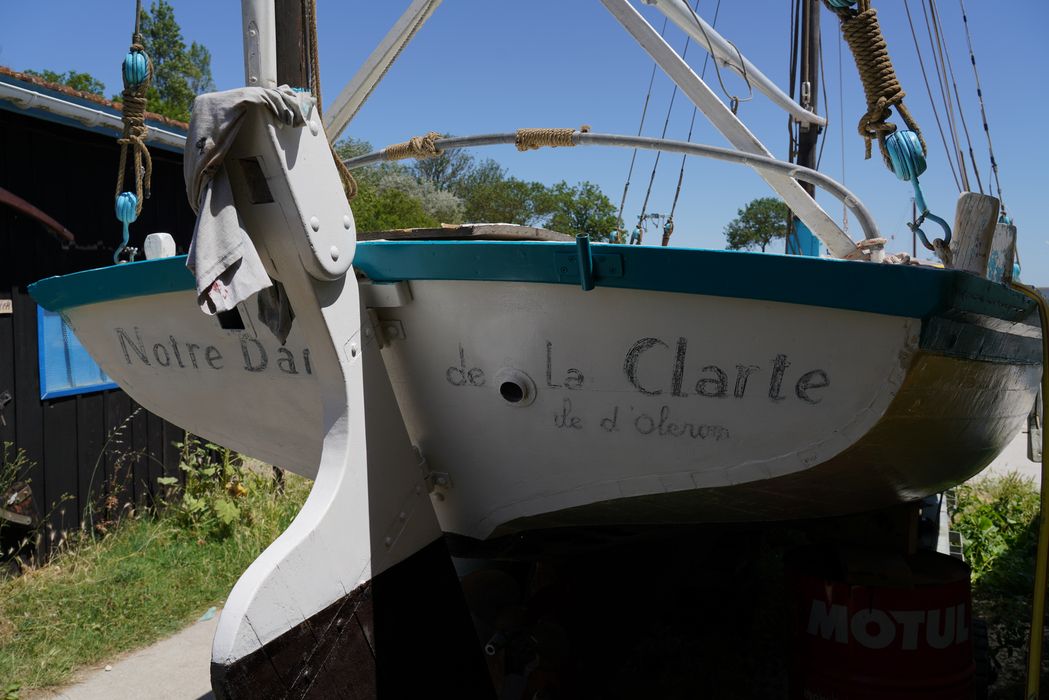 bateau de pêche, sloop mytilicole à dérive dit Notre-Dame-de-la-Clarté (de la baie de l'Aiguillon)