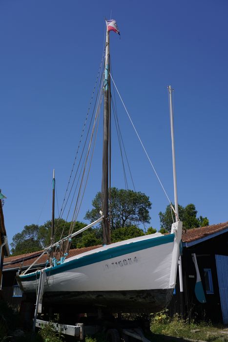 bateau de pêche, sloop mytilicole à dérive dit Notre-Dame-de-la-Clarté (de la baie de l'Aiguillon)