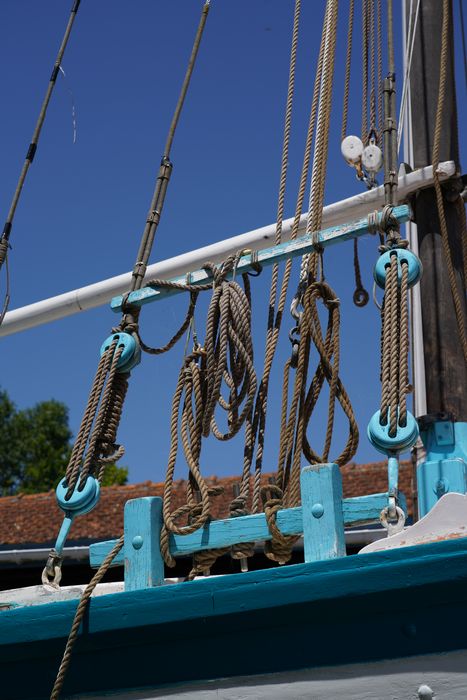 bateau de pêche, sloop mytilicole à dérive dit Notre-Dame-de-la-Clarté (de la baie de l'Aiguillon)