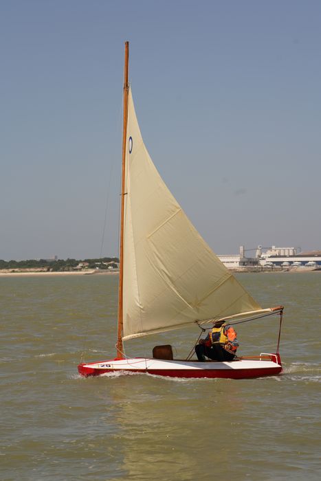 bateau de plaisance : Bikini, dériveur léger solitaire de type Moth Nantais