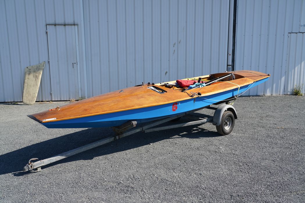 bateau de plaisance : Blue Dog, dériveur léger de type Fireball bleu