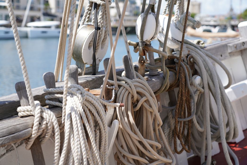 bateau de plaisance : ketch aurique de grande croisière, ex-harenguier (588807 H) dit Notre-Dame-des-Flots