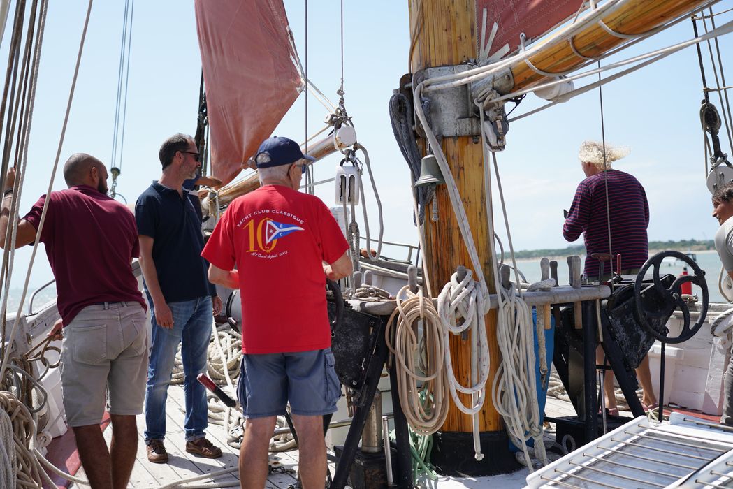 bateau de plaisance : ketch aurique de grande croisière, ex-harenguier (588807 H) dit Notre-Dame-des-Flots
