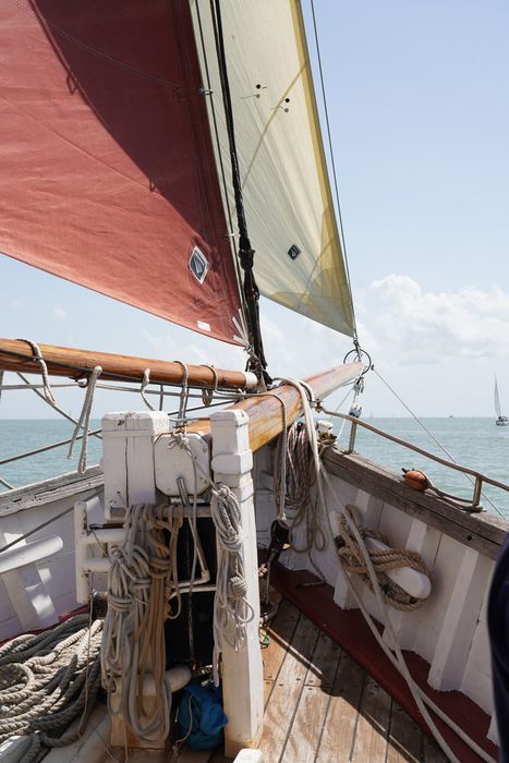 bateau de plaisance : ketch aurique de grande croisière, ex-harenguier (588807 H) dit Notre-Dame-des-Flots