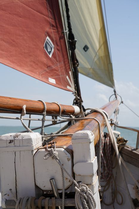 bateau de plaisance : ketch aurique de grande croisière, ex-harenguier (588807 H) dit Notre-Dame-des-Flots