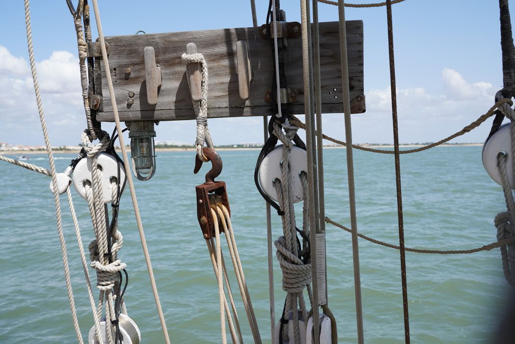 bateau de plaisance : ketch aurique de grande croisière, ex-harenguier (588807 H) dit Notre-Dame-des-Flots